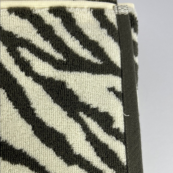 2 Pc Deborah Connolly Bath Towel Set Zebra Print Brown Cream Cotton Soft NEW - Picture 5 of 7